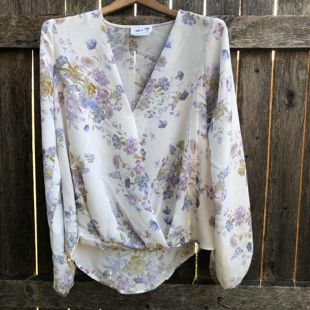 Sadie & Sage Floral surpliceNeck Barrel Sleeve Top